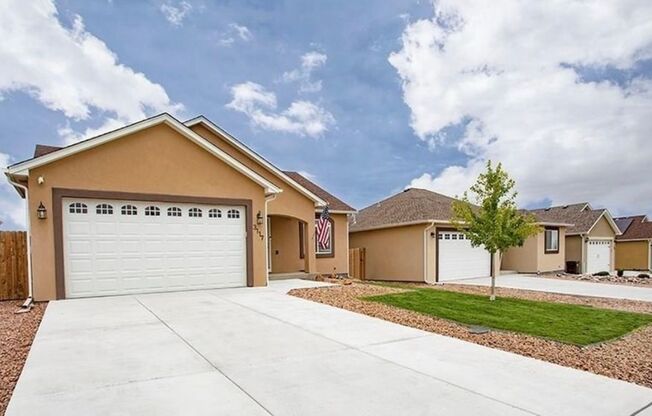 3 beds, 2 baths, $2,300