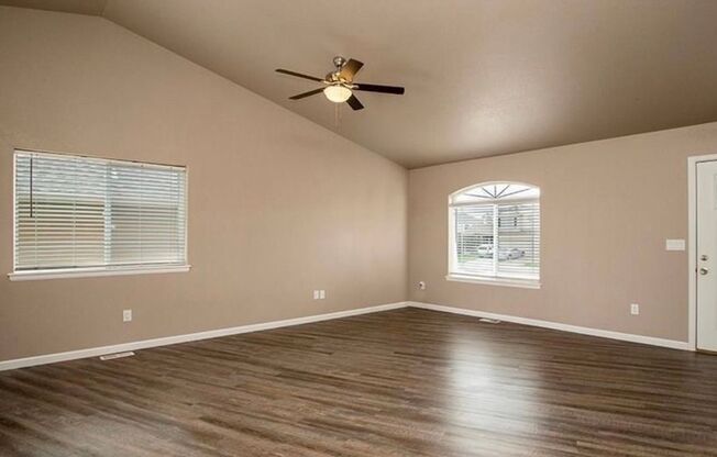 3 beds, 2 baths, $2,300