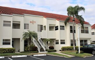 Unfurnished Annual Updated Ground Level 2/2 split plan Condo-Vista Verde East (Isla Del Sol)