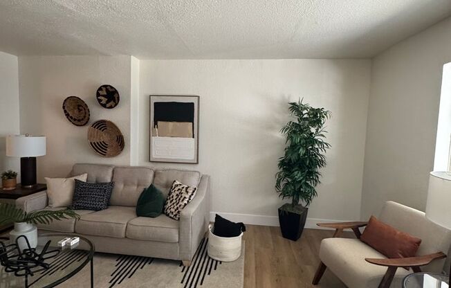 Spacious 4bd / 2a Located in the Heart of Los Angeles