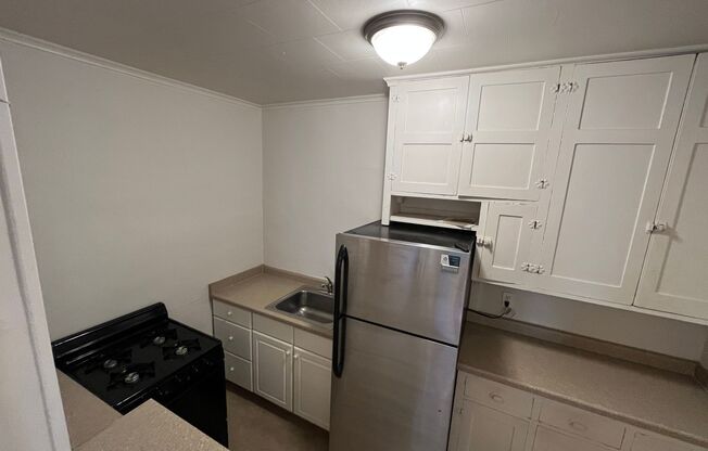 2 beds, 1 bath, 700 sqft, $1,350, Unit 202