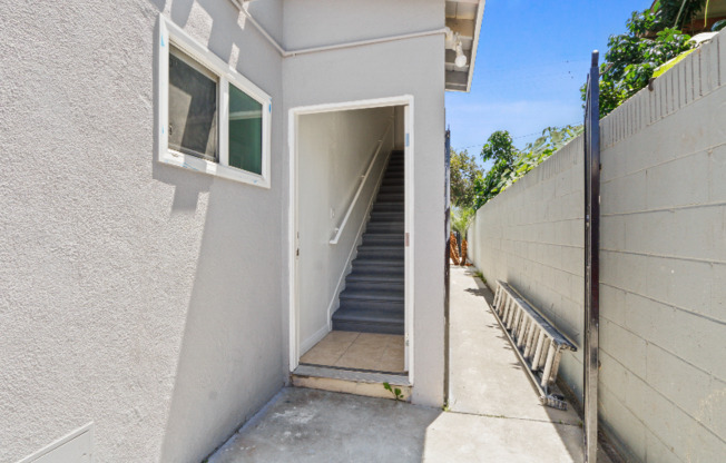 1335 E S ST