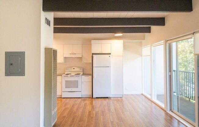 Tranquil and Remodeled 2BR/1BA Updated Unit! Tam Valley! Parking! Laundry! PROGRESSIVE