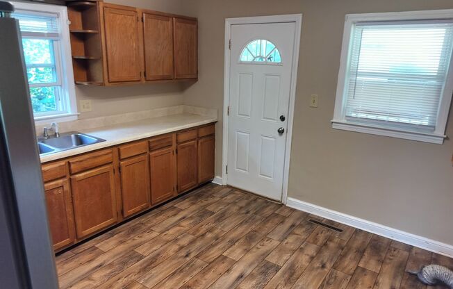 3 beds, 1 bath, $1,300