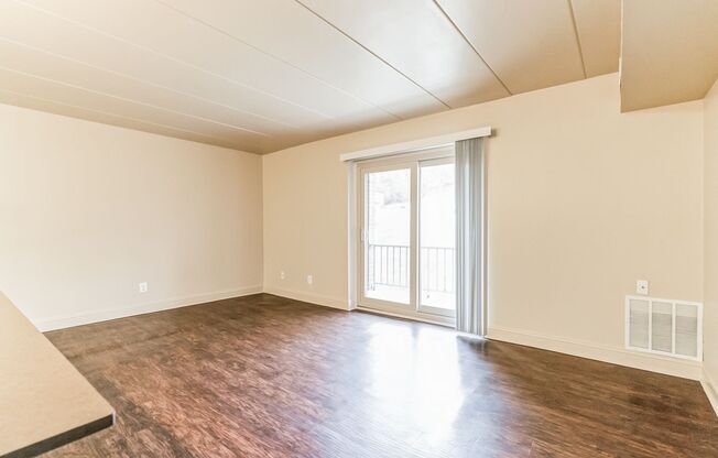 1 bed, 1 bath, 704 sqft, $1,750, Unit F34