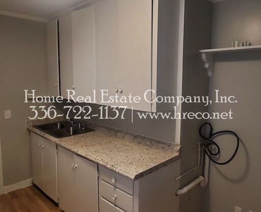 2 beds, 1 bath, $895