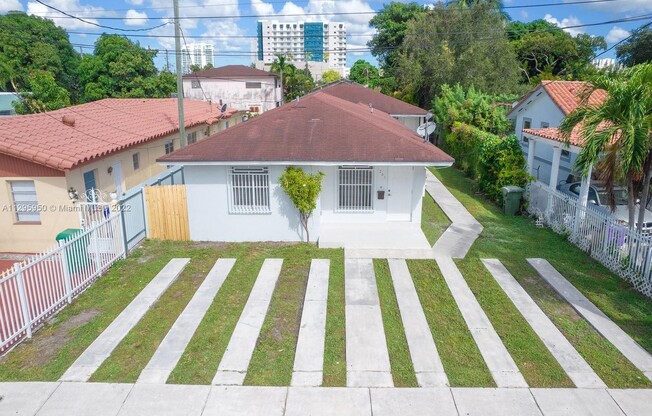 1767 NW 4 ST