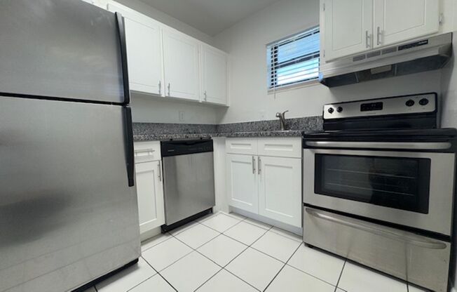 Colonial Village - 7550 Stirling Rd