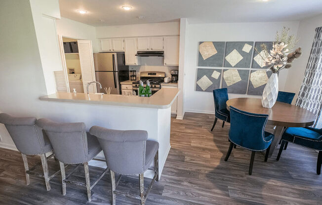 Kitchen With Dining at The Residence at Christopher Wren Apartments, Columbus, OH, 43230