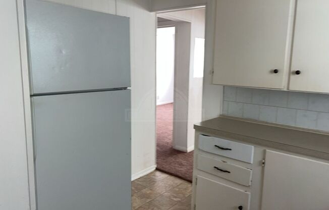 3 beds, 1 bath, $925