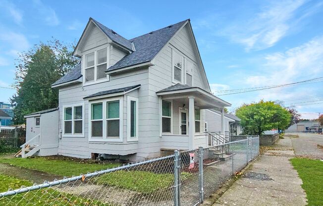 2 story, 3bed/1bath Georgetown Gem