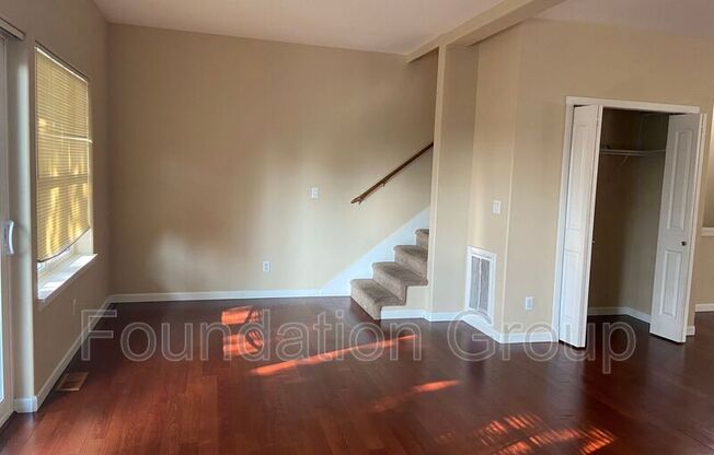 150 S 152 ST