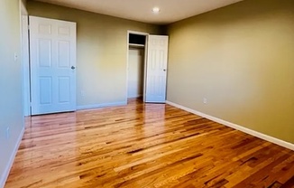 1 bed, 1 bath, $2,500, Unit 5-E