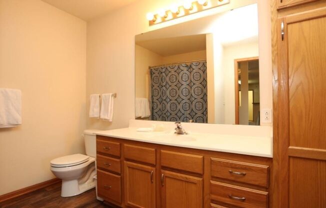 2 beds, 2 baths, 1,287 sqft, $1,645, Unit 925-207