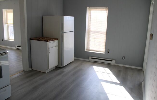 2 beds, 1 bath, $1,195, Unit Apt 3A