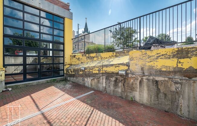 2 beds, 2 baths, $2,300, Unit 727 N. 4th St. Apt. 101