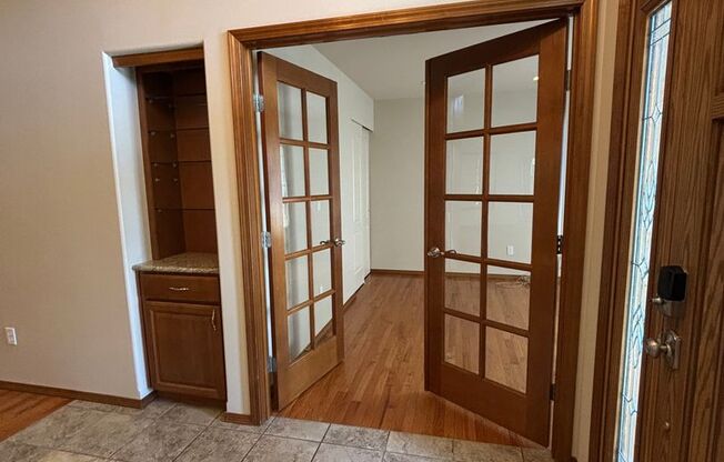 Super Attractive Home in Pelican Point!!