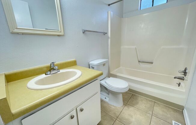 2 beds, 1.5 baths, 800 sqft, $1,050, Unit Unit 35