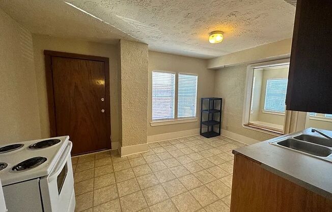 2 beds, 1 bath, 750 sqft, $1,150