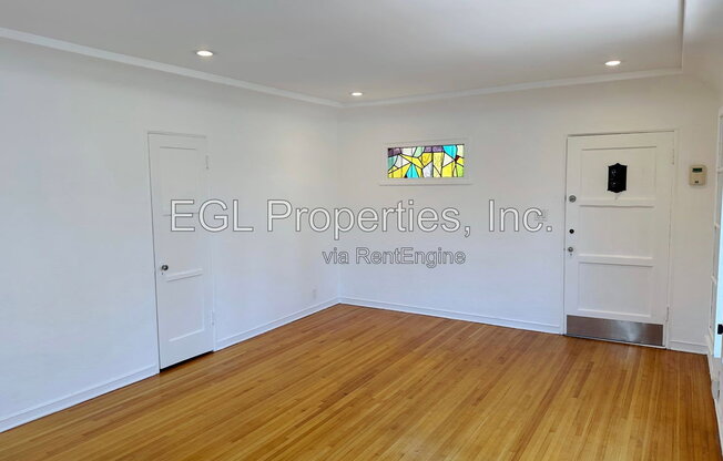 1016 1/2 S CRES HTS BLVD
