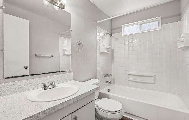 2 beds, 1 bath, 800 sqft, $1,295, Unit 431-01-17
