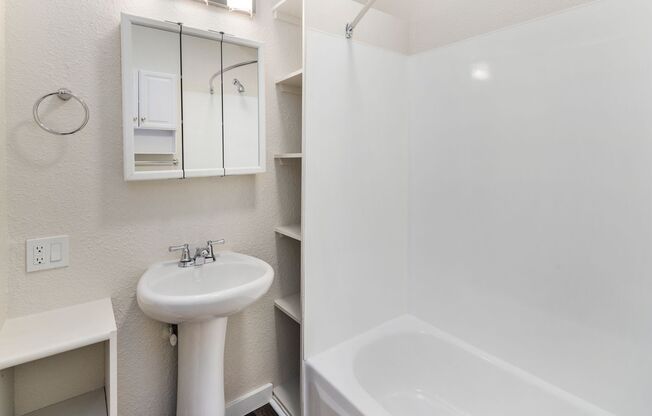 1 bed, 1 bath, 664 sqft, $1,550, Unit 201