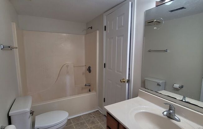 3 beds, 2 baths, $1,450, Unit 2411 Santa Rosa Ct