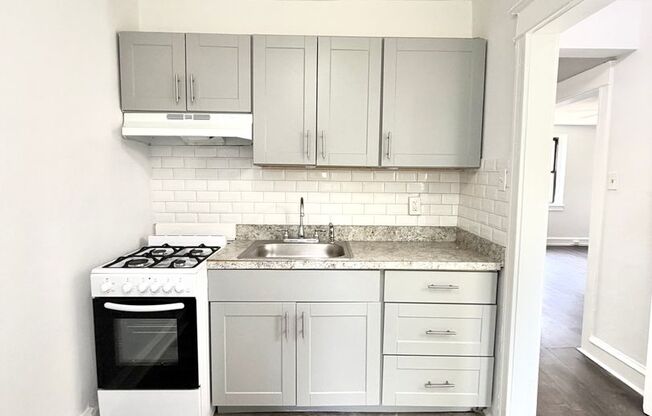 1 bed, 1 bath, $1,050, Unit F4