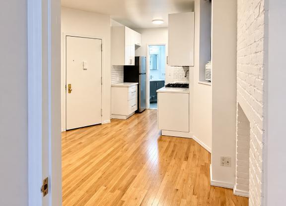 52 MACDOUGAL ST