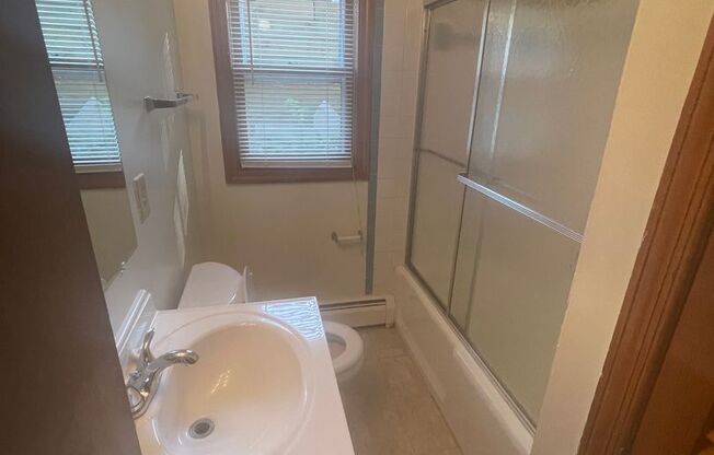 2 beds, 1 bath, 903 sqft, $1,110, Unit D-6