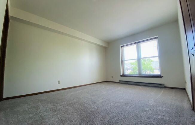 2 beds, 2 baths, 950 sqft, $1,825, Unit 7657CC