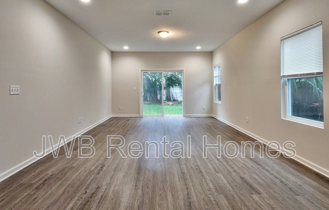 629 3 AVE S