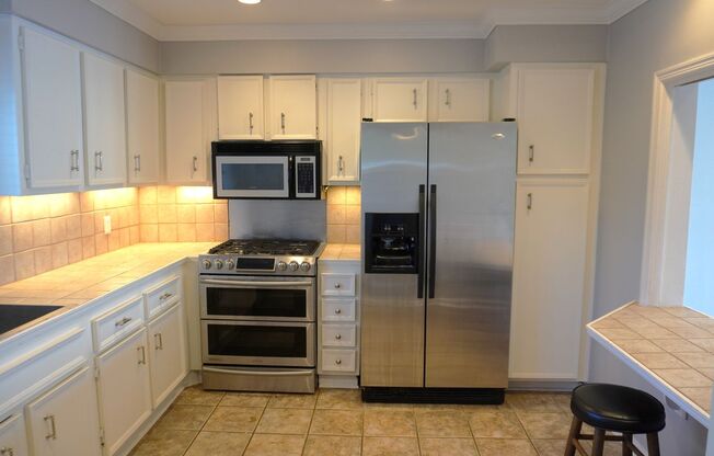 2 beds, 2.5 baths, $2,300, Unit Unit 41