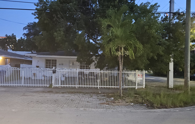 1298 NW 38 ST