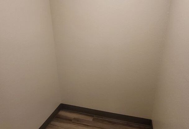 1 bed, 1 bath, 850 sqft, $1,050, Unit 6-610