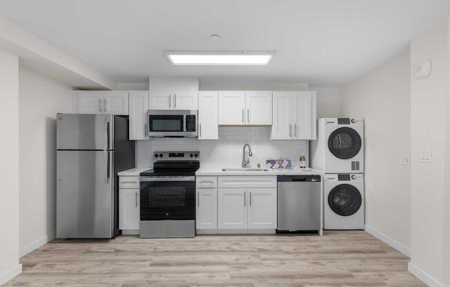 Studio, 1 bath, 404 sqft, $1,700