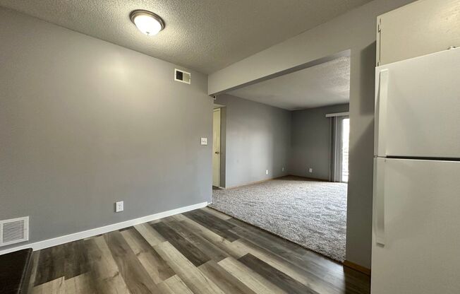 2 beds, 1 bath, 800 sqft, $950, Unit 10