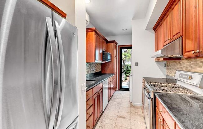 27 W 90 ST