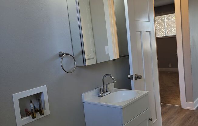 2 beds, 1 bath, 800 sqft, $1,395, Unit #16