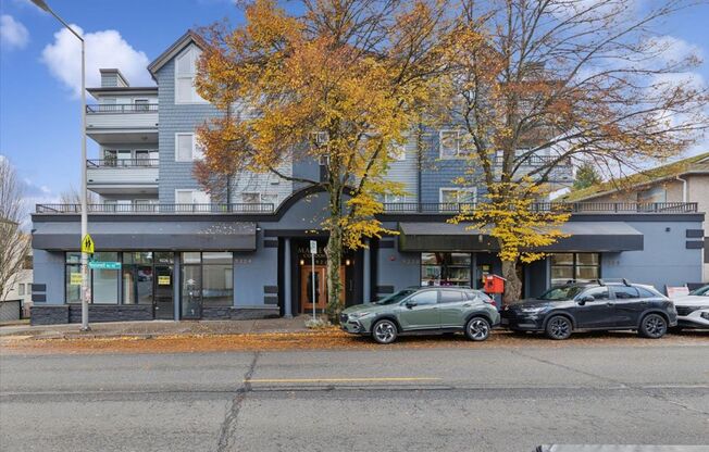 Prime Maple Leaf Bright 2-Bed 2-Bath Corner Condo