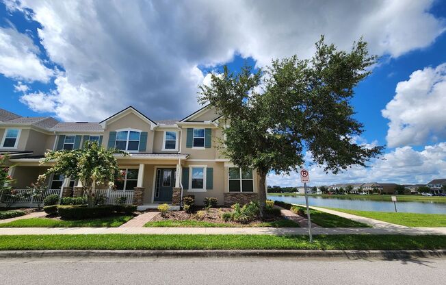 AMAZING 4-BEDROOM LAKE VIEW TOWNHOME AT WINDERMERE!