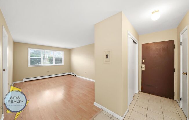 Melrose Park Apts Heat & Parking Included! Quiet Building!
