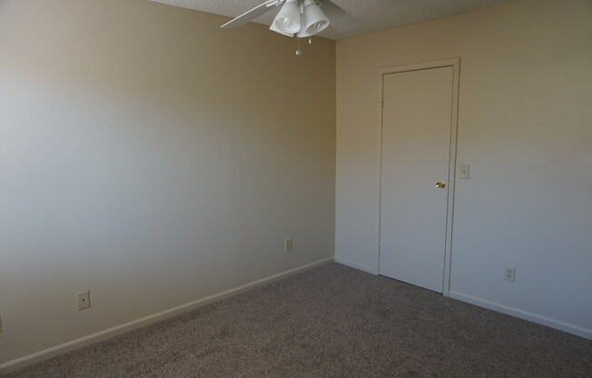 2 beds, 1.5 baths, $1,250, Unit # 1041