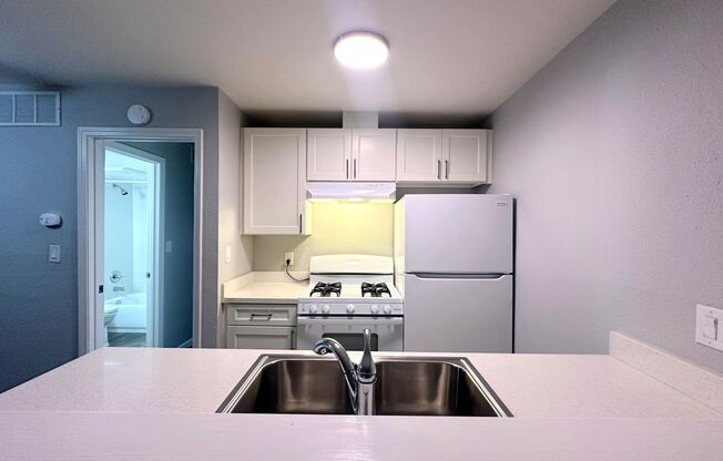 La Madera Apartments at 935 W. Swain Road