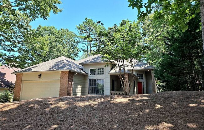 Elegant Living in Tega Cay: Your Dream Home Awaits! Stunning 3 Bed 2 Bath Home with a Open Living Concept