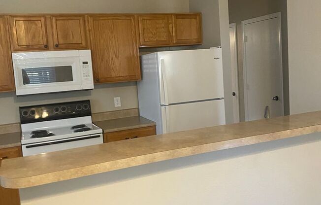 3 beds, 2 baths, 1,251 sqft, $1,725, Unit 0702