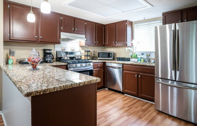 64 RUMSON CT SE