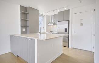 200 E 11 ST