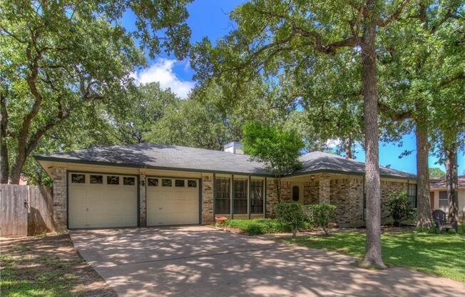 Great home in Buttercup Creek!