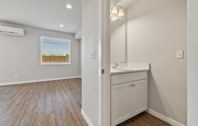 3 beds, 2.5 baths, 1,402 sqft, $1,800, Unit B150